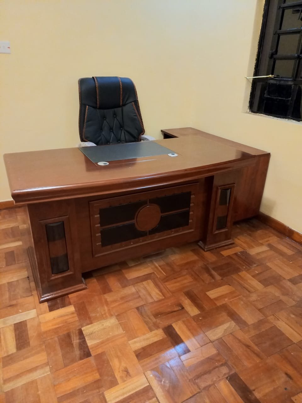 Transform Your Office with Kenty Furnitures