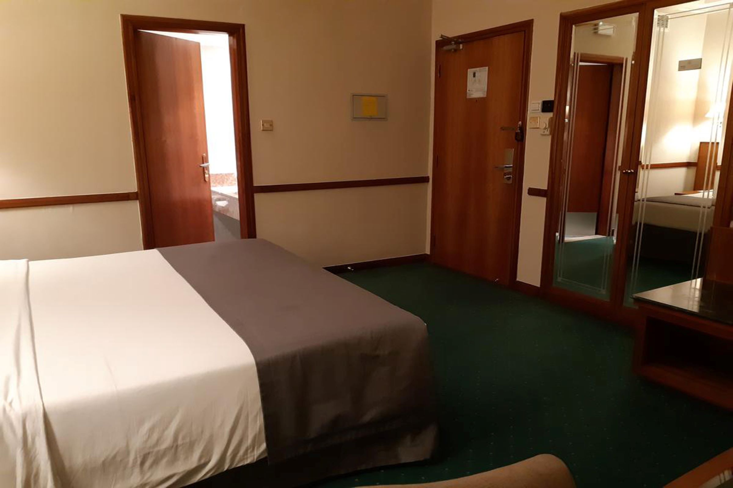 Comfort and Luxury at Grand Lotus Hotel, Deira