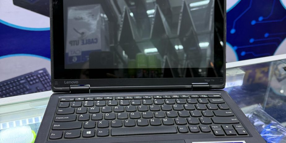 Lenovo Thinkpad 11e yoga x360 4GB