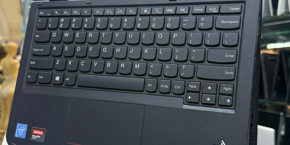 Lenovo Thinkpad 11e yoga x360 4GB