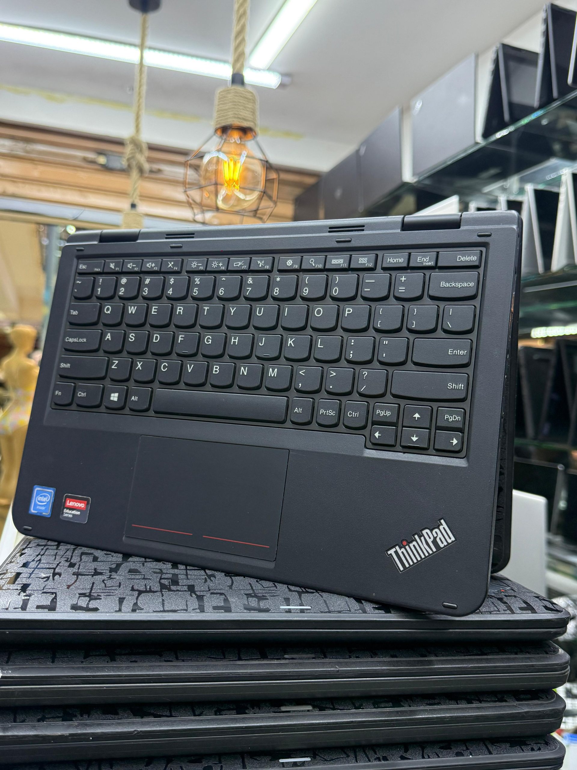 Lenovo Thinkpad 11e yoga x360 4GB