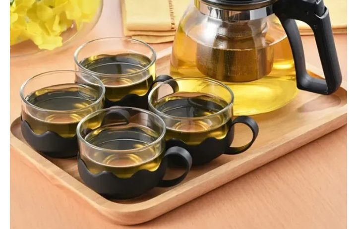 Herbal tea infuser pot with cups