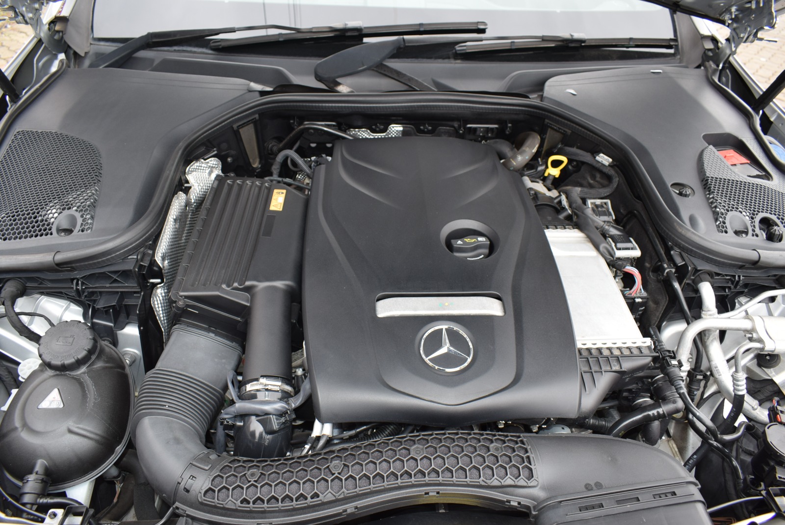 Classic Mercedes Benz E200 (offer)