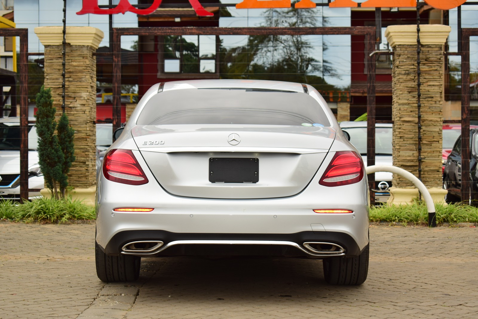 Classic Mercedes Benz E200 (offer)