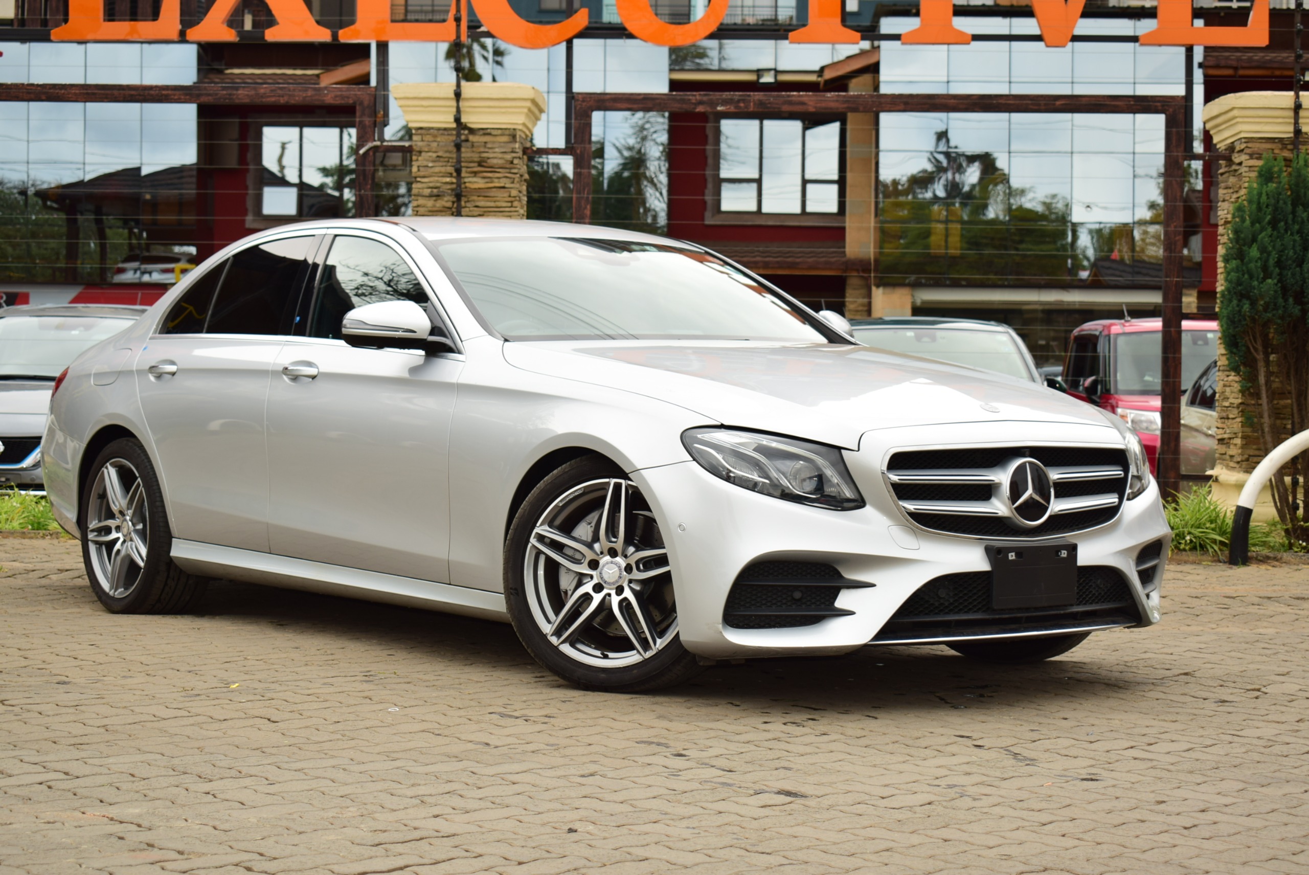 Classic Mercedes Benz E200 (offer)