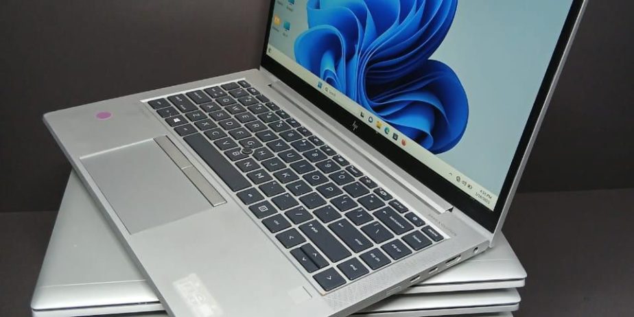 HP/Lenovo Laptops. Core i5 8GB Ram 256SSsd windows 11 and above