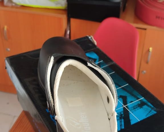 VE12 Safety Clog: Lightweight, Slip-On Protection