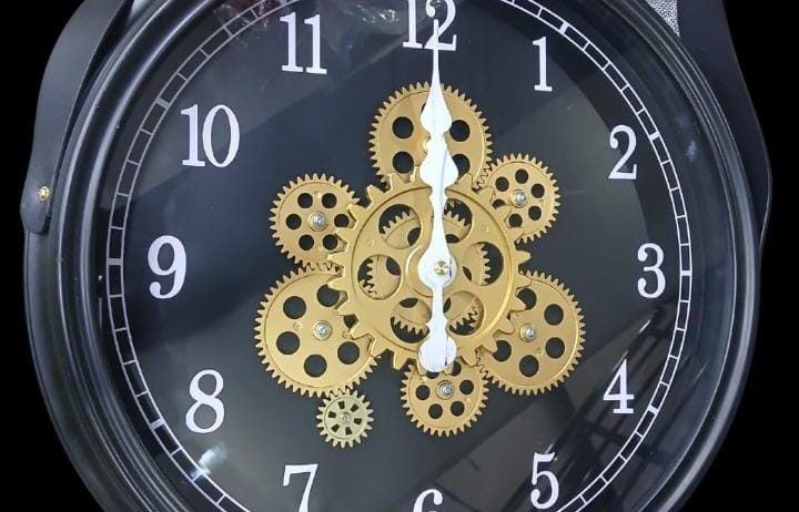 Rotating Moving Gear Wall Clock