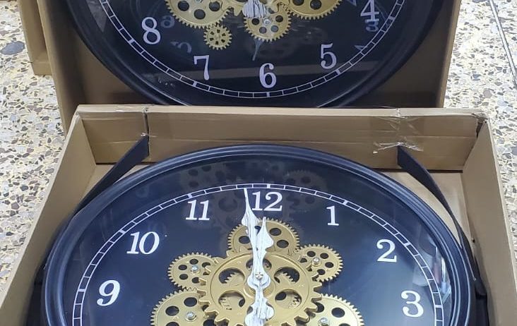 Rotating Moving Gear Wall Clock