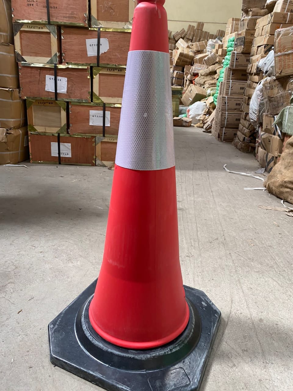 75cm Safety Cone ensures stability and visibility on roads, sites, and in emergency zones.