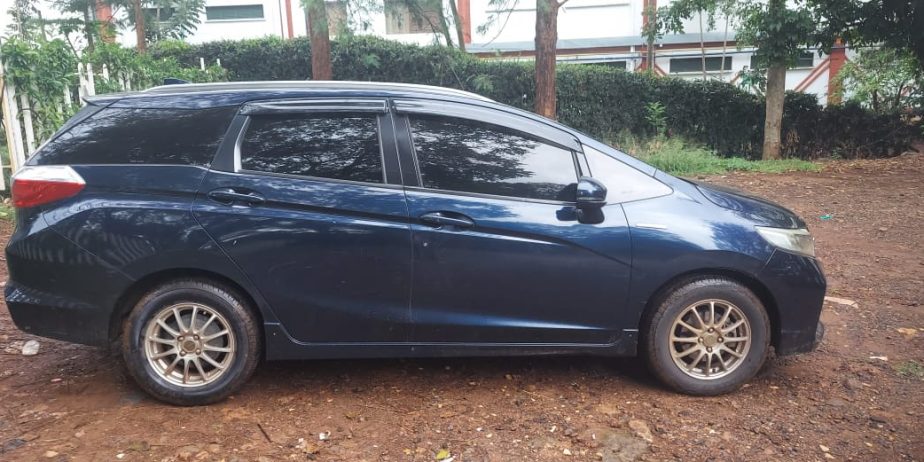 Honda Fit Shuttle Hybrid Engine capacity1500 YOM 2015
