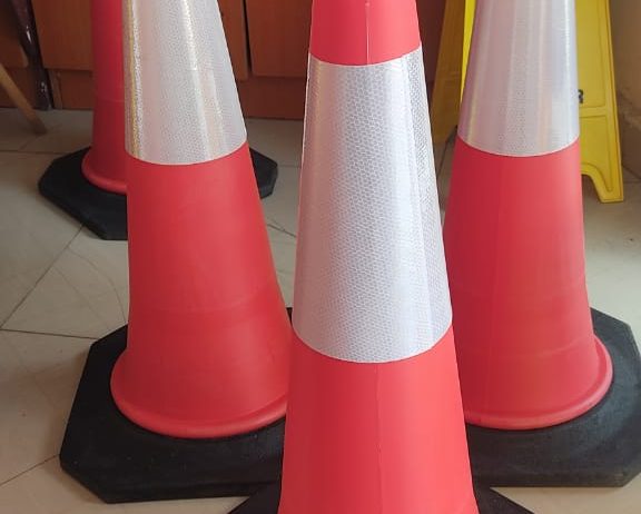 75cm Safety Cone ensures stability and visibility on roads, sites, and in emergency zones.