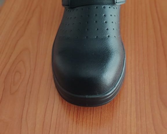 VE12 Safety Clog: Lightweight, Slip-On Protection