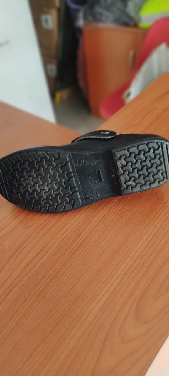 VE12 Safety Clog: Lightweight, Slip-On Protection
