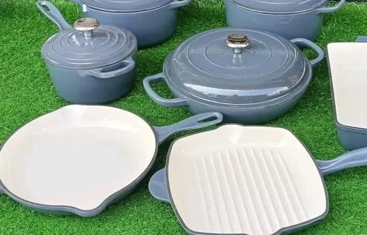 11 Pieces SFE Cast Iron Cooking Pots